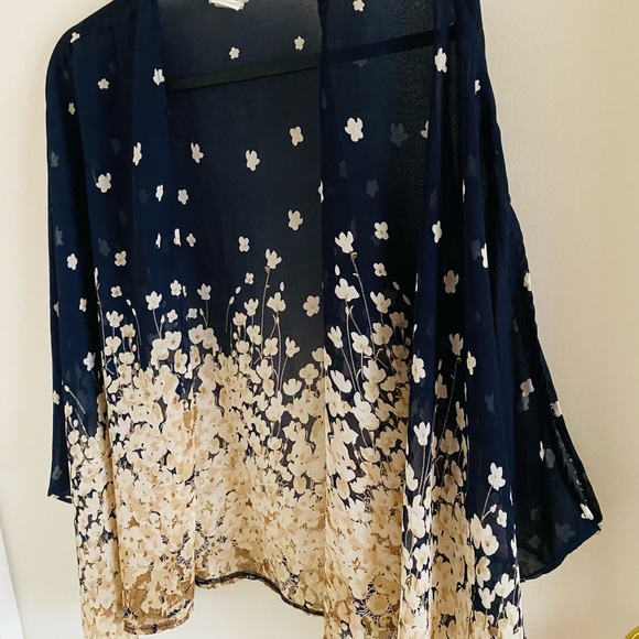 Cover up - Picture 5 of 7